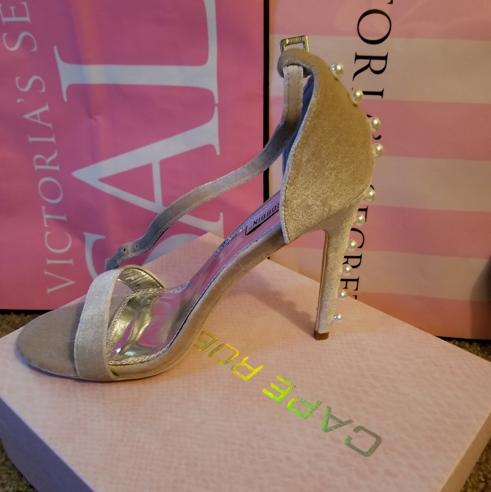 Ladies pearl studded 5 1/2 in heels